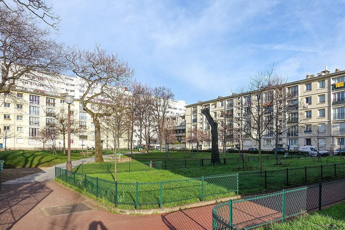 Immeubles HLM et jardin à Vincennes